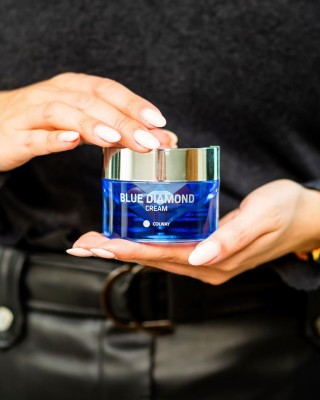 Krem Blue Diamond Colway idealny krem dla skóry dojrzałej. Zamyka pielęgnację kolagenem Platinum.